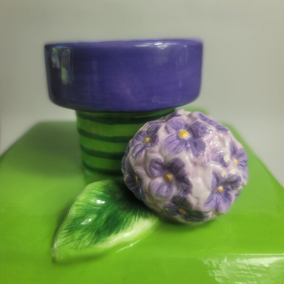 Vintage Unbranded Cookie Jar Green with Embossed Purple Flowers - Picture 8 of 16
